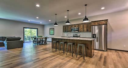 Modern Nisswa Escape w/ Deck: Walk to Gull Lake!