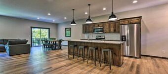 Modern Nisswa Escape w/ Deck: Walk to Gull Lake!