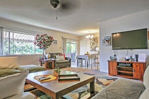 TV, books - Downtown Long Beach Condo - 1 Mi to Boardwalk! (Long Beach)