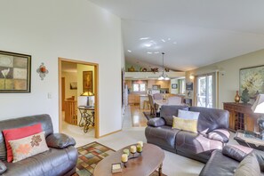 House (6 Bedrooms) | Interior