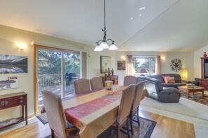 House (6 Bedrooms) | Interior