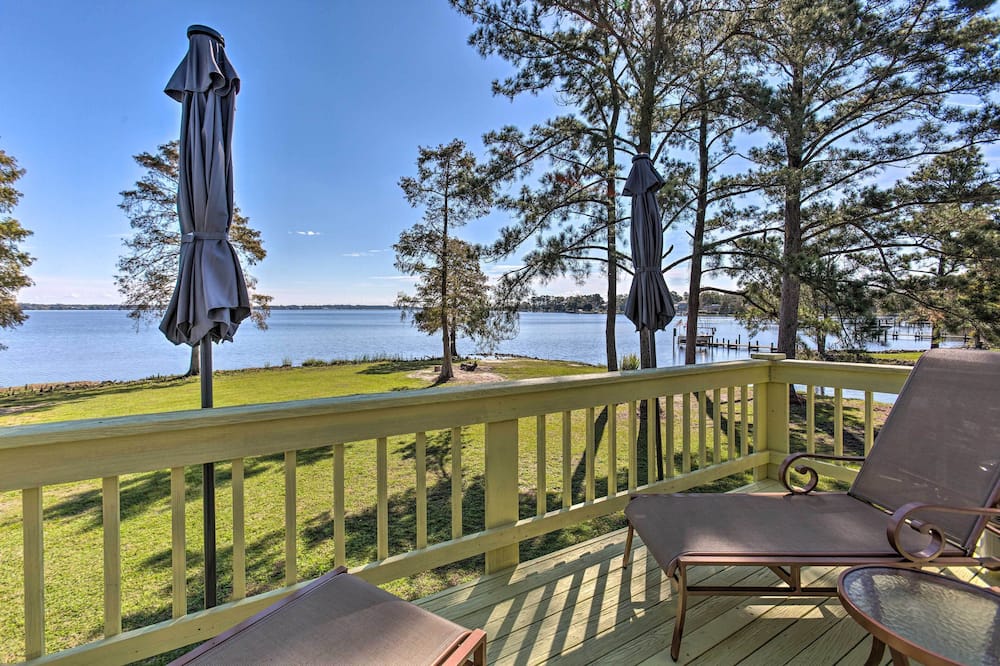 Riverfront New Bern House: Gourmet Kitchen & View! - Oak Grove, NC