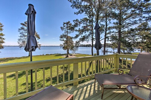 Riverfront New Bern House: Gourmet Kitchen & View!