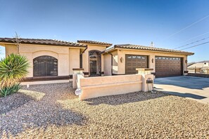 Property grounds - Elegant Lake Havasu City Home w/ Private Pool (Lake Havasu City)
