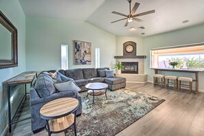 Books - Elegant Lake Havasu City Home w/ Private Pool (Lake Havasu City)