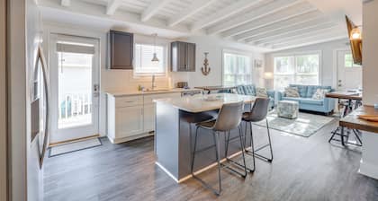 Modern Oak Island Escape: 1 Mile to Long Beach!