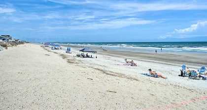 Modern Oak Island Escape: 1 Mile to Long Beach!