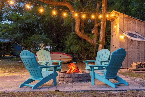 Modern Oak Island Escape: 1 Mile to Long Beach!