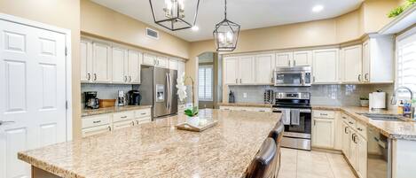 House (6 Bedrooms) | Interior