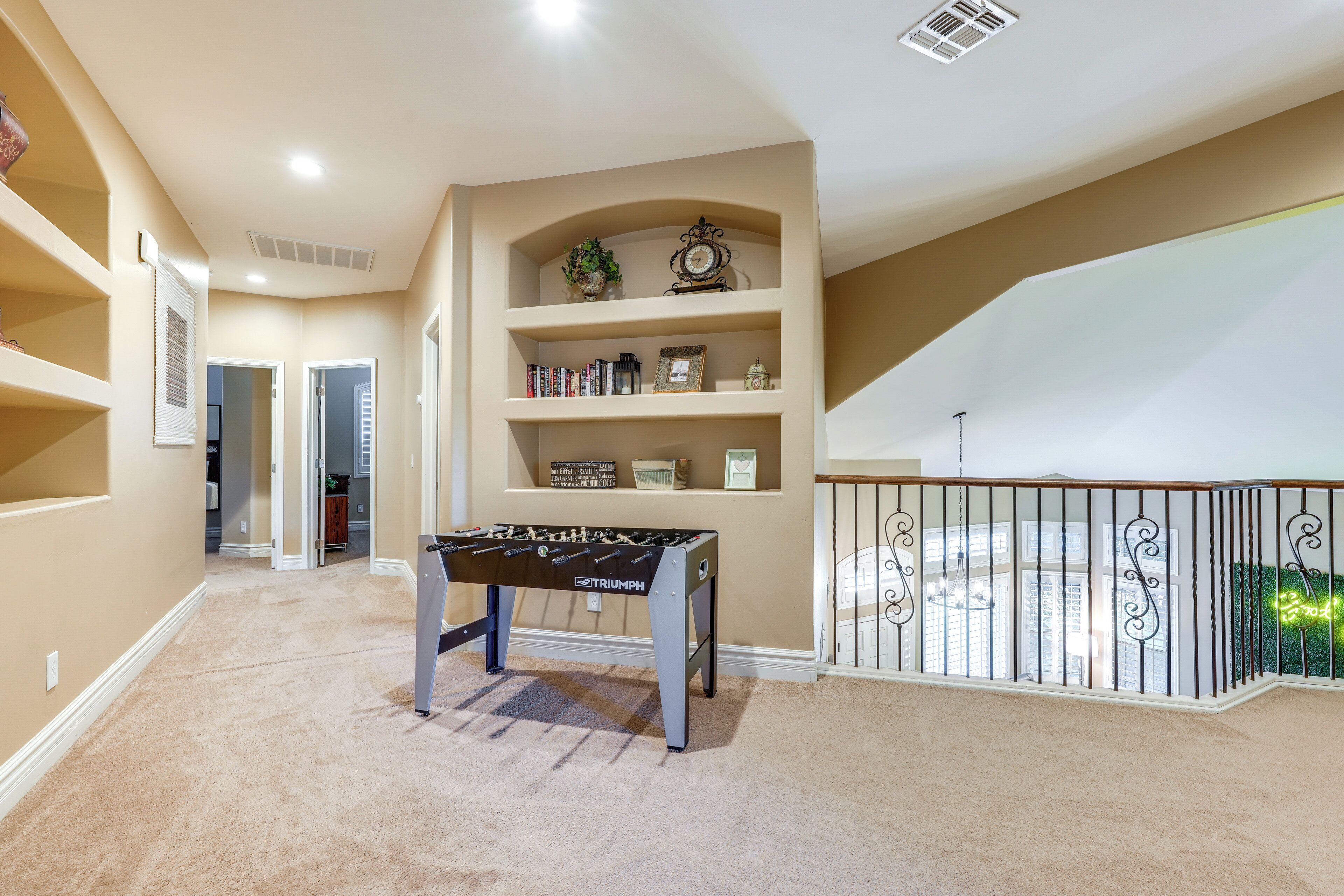 House (6 Bedrooms) | Interior