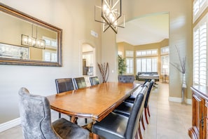House (6 Bedrooms) | Interior