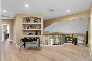 House (6 Bedrooms) | Interior