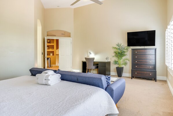 House (6 Bedrooms) | Interior - Free Heated Pool! Chandler Home w/ Fire Pit (Chandler)