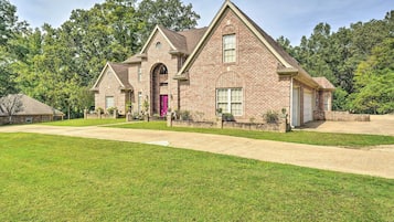 House (4 Bedrooms) | Front of property