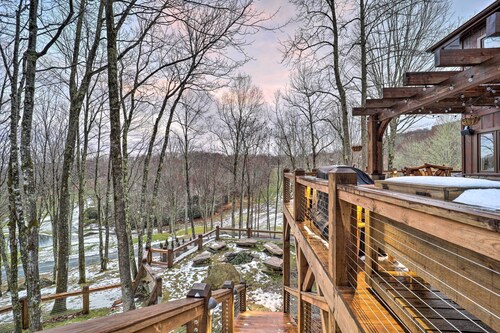 2 Mi to Slopes: Luxe Beech Mtn Cabin w/ Hot Tub