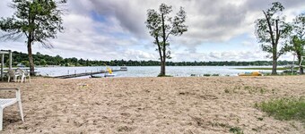 Lovely Lake Cabin: Boat Rentals & On-site Bar