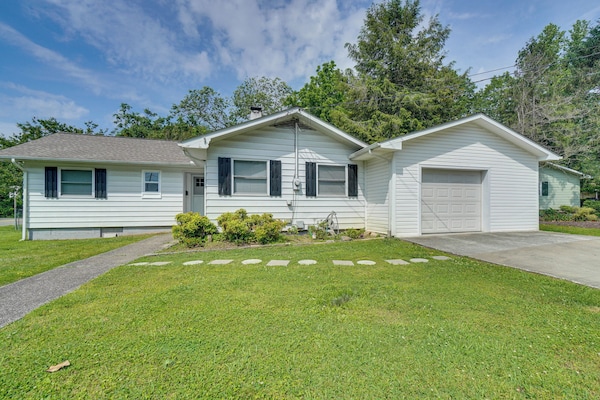 Oak Ridge Retreat W/ Porch < 1 Mi To Downtown - Melton Hill Lake, TN