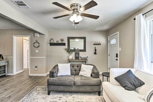 1 Mi to At&t Stadium: Downtown Arlington Home