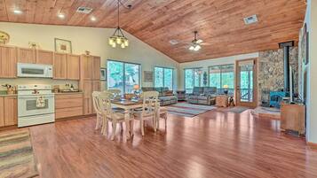 House (3 Bedrooms) | Interior