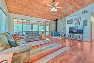 House (3 Bedrooms) | Front of property