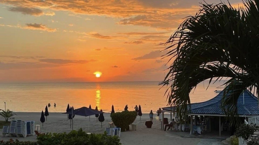 Seacret Studios - Cozy Jamaican Retreat Apts by RedAwning