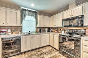 House (3 Bedrooms) | Interior - Cozy Hardin Retreat w/ Lake Kentucky View! (Hardin)