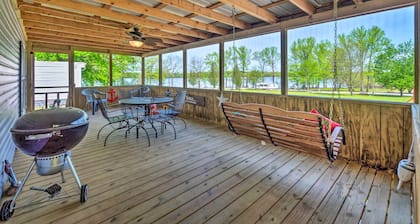 Cozy Hardin Retreat w/ Lake Kentucky View!