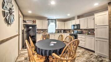 House (3 Bedrooms) | Interior