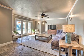 House (5 Bedrooms) | Interior