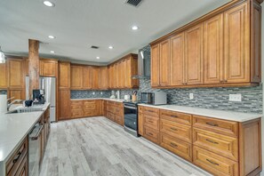 Interior - St Petersburg Getaway - 5 Mi to Tropicana Field! (St. Petersburg)