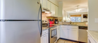 Walk to Beach: Hilton Head Island Tennis Retreat!