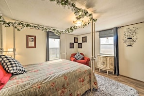 Cottage (2 Bedrooms) | 2 bedrooms, bed sheets - Cadiz Retreat w/ Grill - Walk to Lake Barkley (Cadiz)