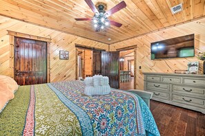 House (2 Bedrooms) | Interior - Setting Sun Eagletown Gem - Private River Access (Eagletown)