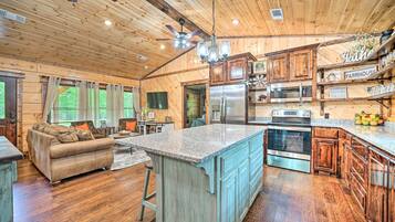 House (2 Bedrooms) | Interior