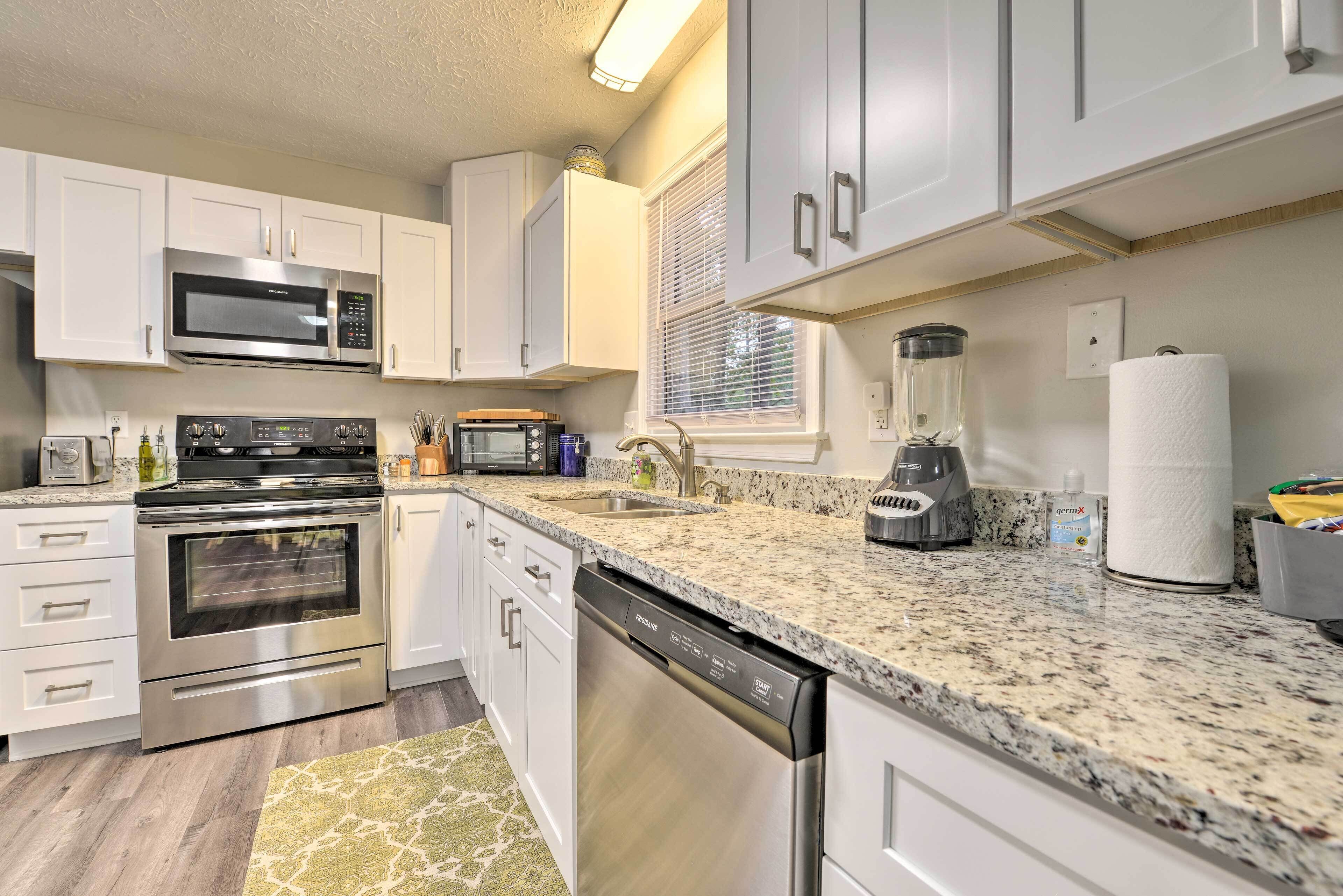 Apartment (2 Bedrooms) | Private kitchen | Microwave, oven, stovetop, dishwasher