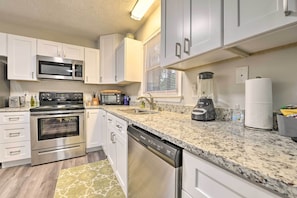 Apartment (2 Bedrooms) | Private kitchen | Microwave, oven, stovetop, dishwasher - Charming Southern Pines Abode - Walk to Dtwn! (Southern Pines)