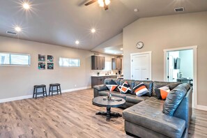 Una televisión, un reproductor de DVD