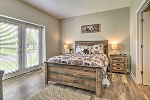 Apartment (2 Bedrooms) | Interior - Downtown Pigeon Forge Condo w/ Pool Access! (Pigeon Forge)