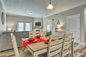 Interior - Community Pool Access! Dtwn Pigeon Forge Condo (Pigeon Forge)