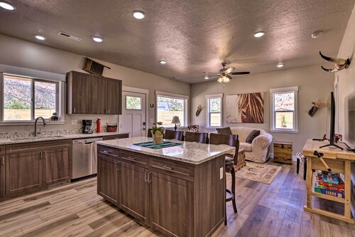 Quiet Kanab Home w/ Panoramic Views & Porch!