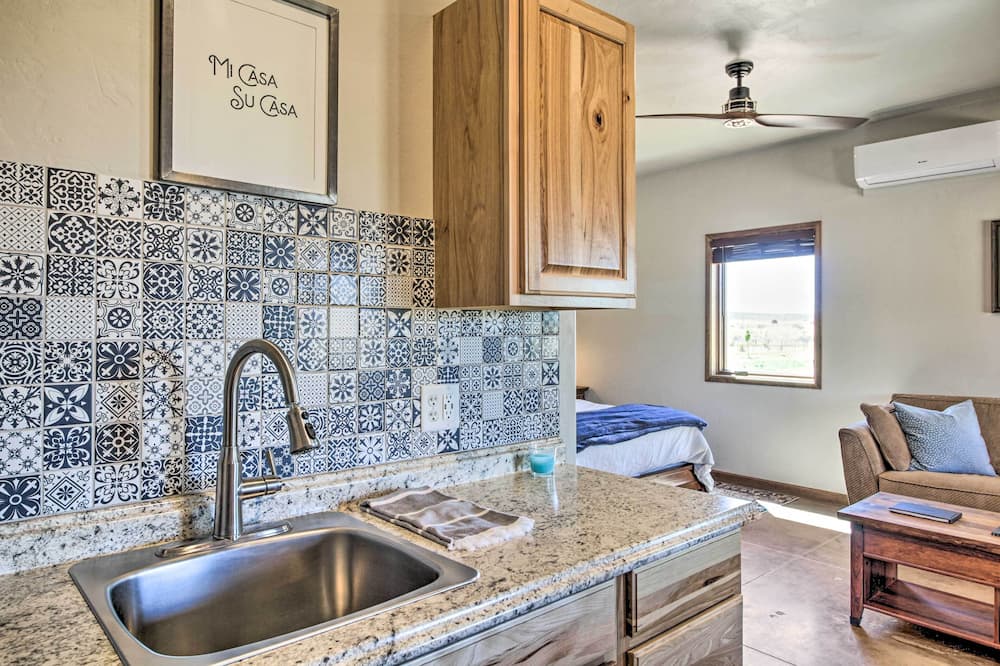 Cozy Elgin Casita w/ Gas Grill: Pets Welcome! - Sonoita, AZ