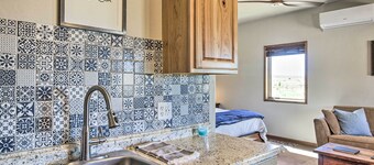 Cozy Elgin Casita w/ Gas Grill: Pets Welcome!