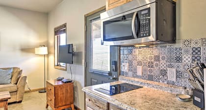 Cozy Elgin Casita w/ Gas Grill: Pets Welcome!