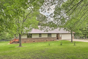 Exterior - 6-acre Rogers Retreat w/ Ramps on Beaver Lake! (Rogers)