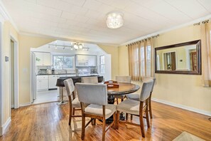 House (4 Bedrooms) | Interior