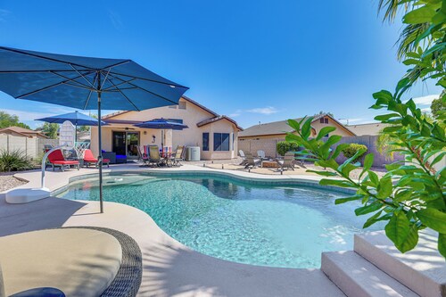 Patio + Fire Pit: Peoria Getaway Near Golfing!