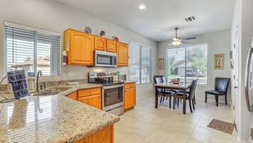 House (3 Bedrooms) | Interior