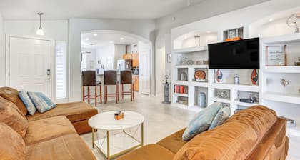 Patio + Fire Pit: Peoria Getaway Near Golfing!