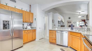 House (3 Bedrooms) | Interior