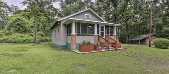 Renovated Home w/ Screened-in Patio on Hwy 90!